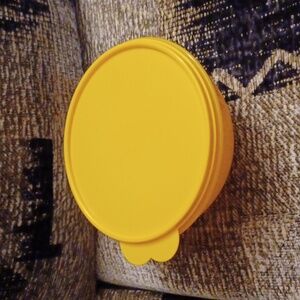 4/$60 New Yellow Tupperware Wonderlier Bowl - 1.8 L
